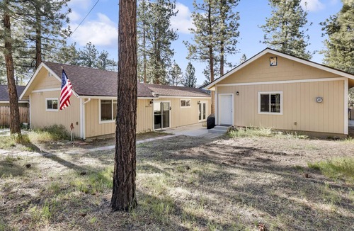 Big Bear City Ski Chalet | The Getaway | Hot Tub | Games | Oktoberfest Chalet