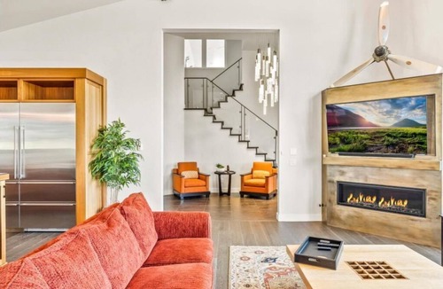 North Snyderville Basin House | The Lighthouse || Main House