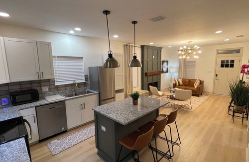 Mobile House | The Lively Oak - 3BD - 2BA Near DTown Mobile