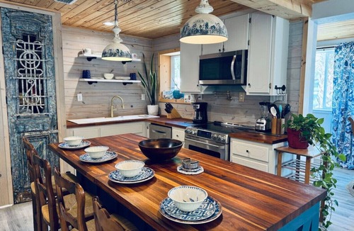Bid-a-wee Beach House | The Lost Pearl ~ Historic Dog-Friendly Cottage by Private Bid-A-Wee Beach