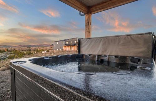 Hatch House | The Meadow at Natl Parks -Hot Tub- Sleeps 10-Family