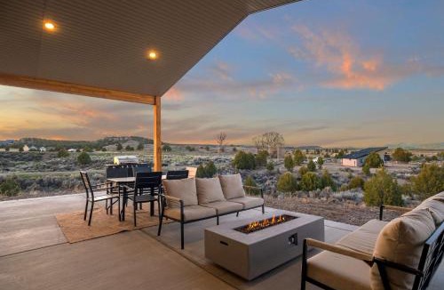 Hatch House | The Meadow at Natl Parks -Hot Tub- Sleeps 10-Family