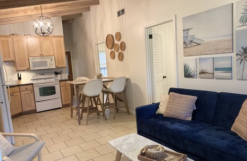Laguna Beach Estates Cottage | THE PERCH-Beach Cottage- FREE GOLF CART-Just Minutes from the Gulf/BEACH!