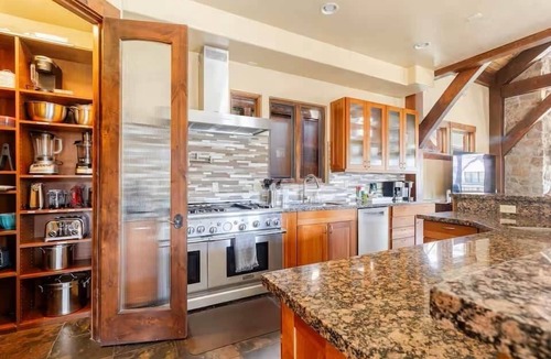 Deer Valley House | The Perch Park City - Epic 6 BR with Views-A+ Location-Elevator-Pinball-Hot Tub