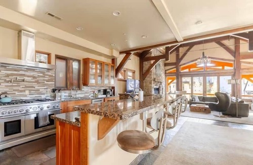 Deer Valley House | The Perch Park City - Epic 6 BR with Views-A+ Location-Elevator-Pinball-Hot Tub