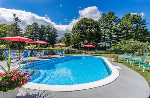 Manchester House | The Privacy of a home & Perks of a Resort! Pool, Tennis, Views, Dogs, 6 baths!