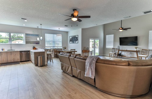 Homosassa Villa | The River House with boat slip and kayaks