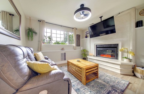 Silver Lake Apartment | 'The Silverlake Hideaway' - Chic Everett ADU