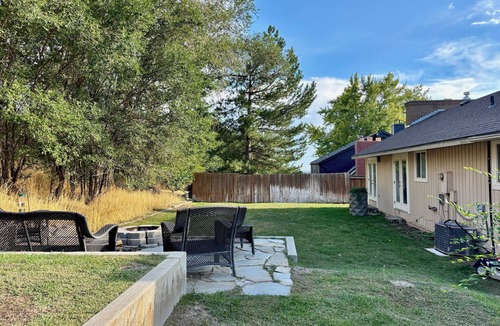 Sunset Heights House | The Treehouse: Spacious Retreat with Theater Room, Fire Pit & Mountain Views