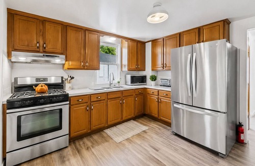 Millersville House | Three bedroom farmhouse,king size beds with country living