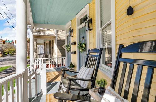 Thomas Square House | Timeless Historic Victorian Home w/Balconies - Downtown - Iconic Forsyth Park