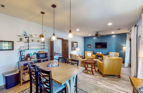 Eatonton Condo | Top-Floor Lake Oconee Condo with Fairway-View Balcony, Grill - Full Kitchen