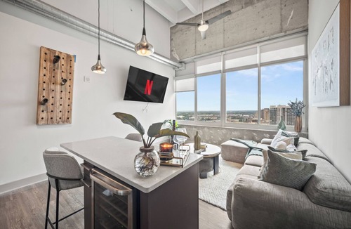 Downtown Atlanta Apartment | Top Floor Penthouse