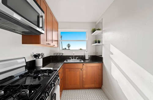 Park West Apartment | Top Floor SD Bay View Studio in Bankers Hill, San Diego!