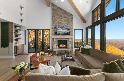 Empire Pass Apartment | Tower Villas - Five Bedroom Villa with hot tub #7700 condo