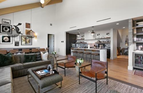 Empire Pass Apartment | Tower Villas - Five Bedroom Villa with hot tub #7700 condo