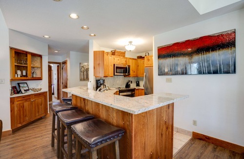Steamboat Springs Condo | TR1211 | Phenomenal Mtn Getaway | Close to Skiing | Hot Tubs | A/C