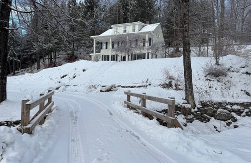 Williamsville House | Tranquil 4-bedroom center hall colonial house on a river in charming Newfane