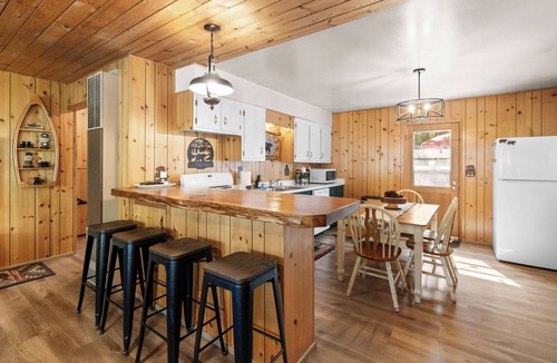 Big Bear House | Tranquil Retreat with Fenced Backyard, Hot tub & Bar