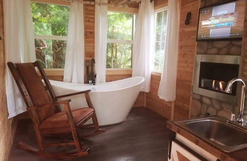 Snohomish Cabin | Treehouse Place at Deer Ridge Featured top 10 USA