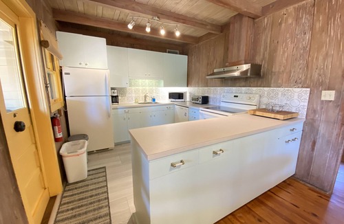Siesta Key House | Tropical Bungalow-5 MIN WALK TO BEACH-15 MIN TO VILLAGE-MONTHLY RENTAL-PETS OK