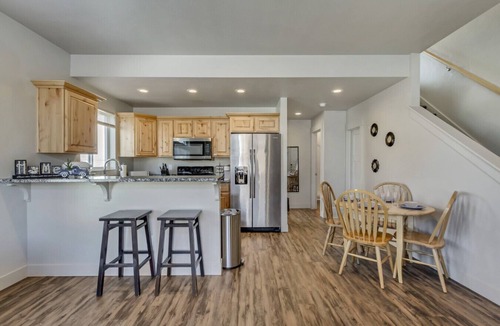 Layton House | Two Attached Twin Homes - 6 bed 4 Bath - EV Parking