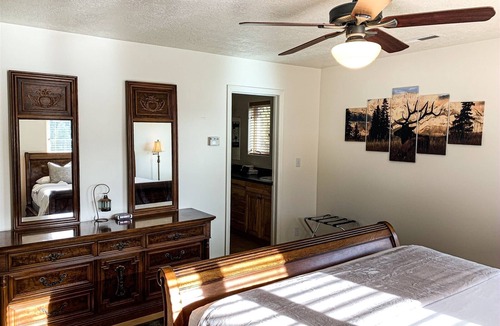 Tropic House | Under the Rim Main House with Detached Cottage. Sleeps 10 in beds.