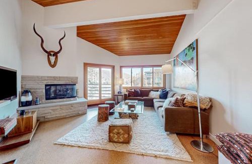 Deer Valley House | Unique stay a walk from the lifts with jetted tub fireplace & mountain views