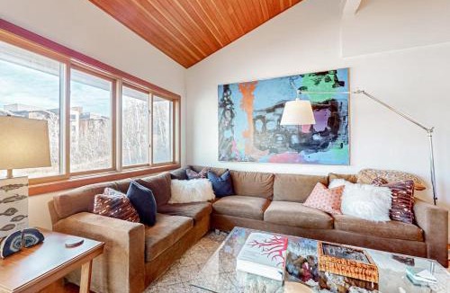 Deer Valley House | Unique stay a walk from the lifts with jetted tub fireplace & mountain views