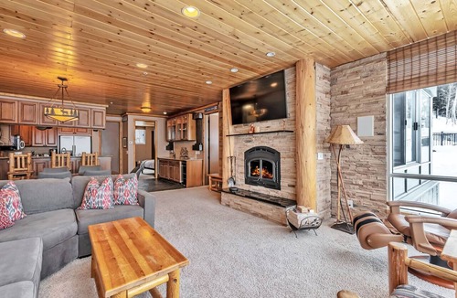 Salt Lake Mountain Resorts Condo | Updated Condominium with Fireplace, Wine Fridge and Granite Countertops