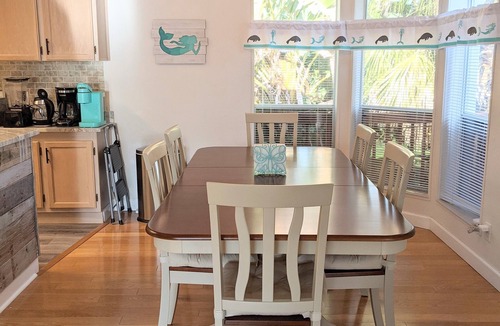 Weeki Wachee Gardens House | Updated waterfront home, great manatee viewing, dock, 5 minute paddle to river!