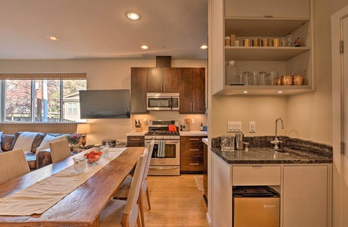 Miller Park House | Upscale Townhome in Capitol Hill with AC & views of the Cascades