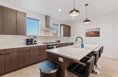 People's Freeway House | Urban Ski Loft | Modern Townhome in SLC Near Mtns!
