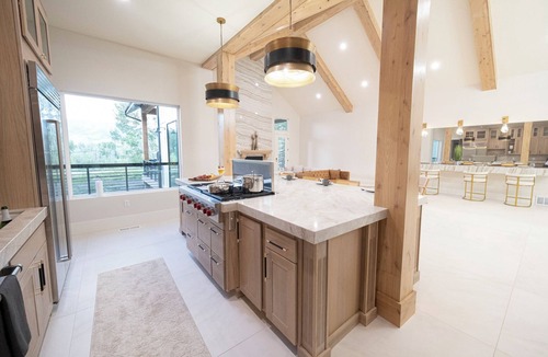 Huntsville House | Utah Ski house, Pineview reservoir, IKON, Mt Getaway, sleeps up to 21
