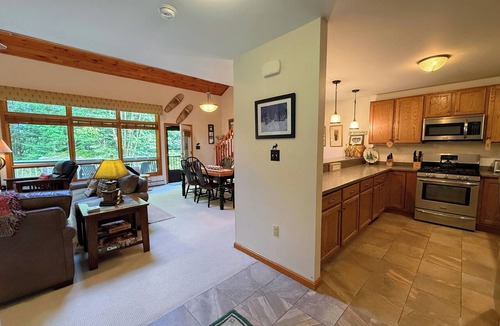 Bretton Woods House | W75 Cozy Bretton Woods Retreat | Gas Fireplace | 2 min to Ski Area | Tennis Courts & Hiking Trails