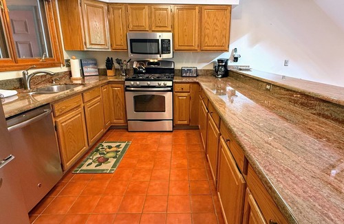 Bretton Woods House | W89: Spacious Bretton Woods Townhome with A/C, Fireplace & Easy Access to Skiing and Adventure