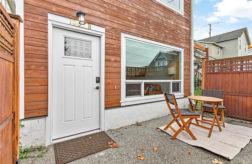 Sehome Apartment | Walk-Everywhere Patio Suite with King Bed, Parking and Fenced Yard