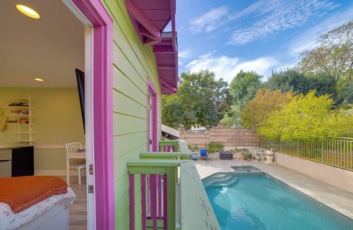 Downtown Riverside Apartment | Walk to Festival of Lights: Cozy Couple's Retreat