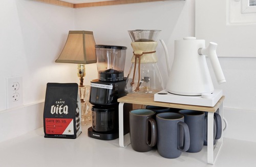 Greenwood House | Walk to Restaurants & Coffee + BBQ + Tesla/J1772 L1 EV Charger
