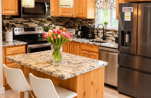 Logan House | Walking distance to anywhere, in downtown restaurants,stores and parks.