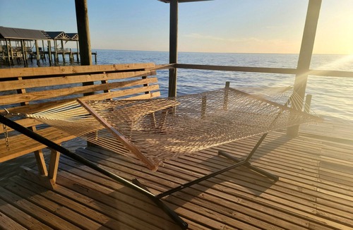Fairhope House | Waterfront home on Mobile Bay w/pier for watching sunsets, swimming/fishing.