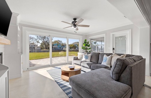 Crystal Beach House | Waterfront Island Oasis FULLY REMODELED! W/BOAT DOCK!