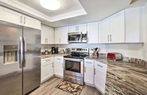 Regency Park House | Waterfront Retreat Pool Stunning Sunsets Fishing