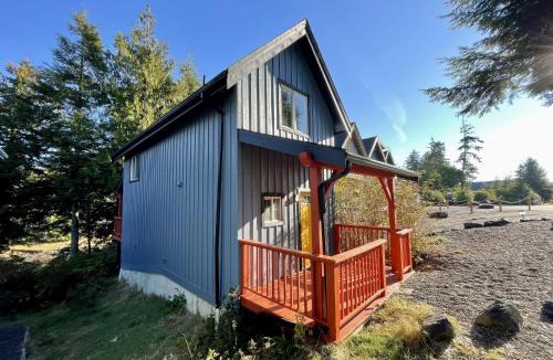 Ucluelet House | Waterfront Timber-Frame Cottage!