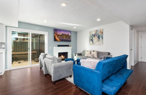 Redlands House | Welcome to Heidi House – Main Residence, a spacious 4-bedroom home designed for both short and extended stays in Redlands. With a dedicated office, fast Wi-Fi, a fully equipped kitchen, and a private backyard, this home is ideal for families.