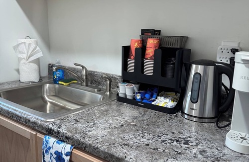 Elsmere House | Welcoming 3 bedroom private entry with AC in charming Wilmington