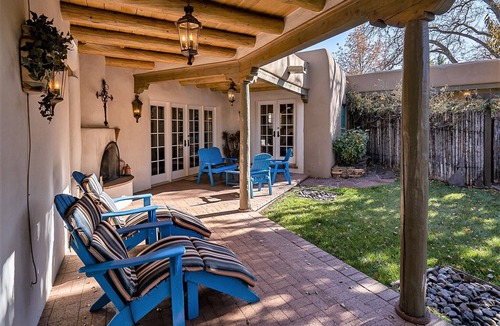 Historic Eastside House | Western Cowboy | Luxe Design, Four Fireplaces + Close to Plaza!