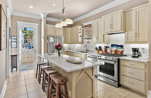 Sunnyside House | "White Caps Inn" Stunning home w/Private Pool in Carillon Beach. Walk to beach!