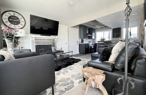 Sandy House | WINTER WONDERLAND DOPPIO-3 MIN FROM PARK N RIDE BUS THAT TAKES U 2 ALTA/SNOWBIRD