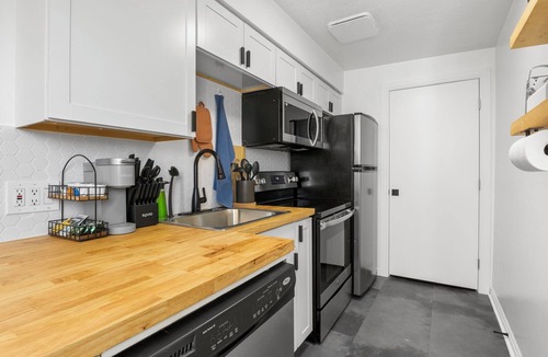 South Salt Lake Condo | Wonderful 1-bedroom condo with AC in Salt Lake